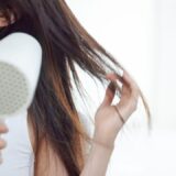 ドライヤーをしないとどうなる？髪と頭皮が傷む理由と正しい乾かし方