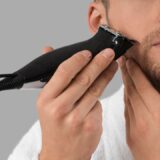 髭脱毛で抜けるまでの間に髭剃りはしていい？注意点や正しいケア法を解説