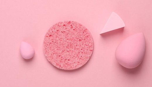 メイクスポンジ・パフを洗う正しい頻度は？肌荒れを防ぐお手入れ法と替え時