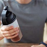 プロテインの泡立ちを劇的に抑える5つの裏技！原因と選び方も解説
