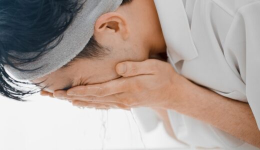 メンズのクレンジングは毎日やるべき？肌質別の適切な頻度と洗顔との違いを解説